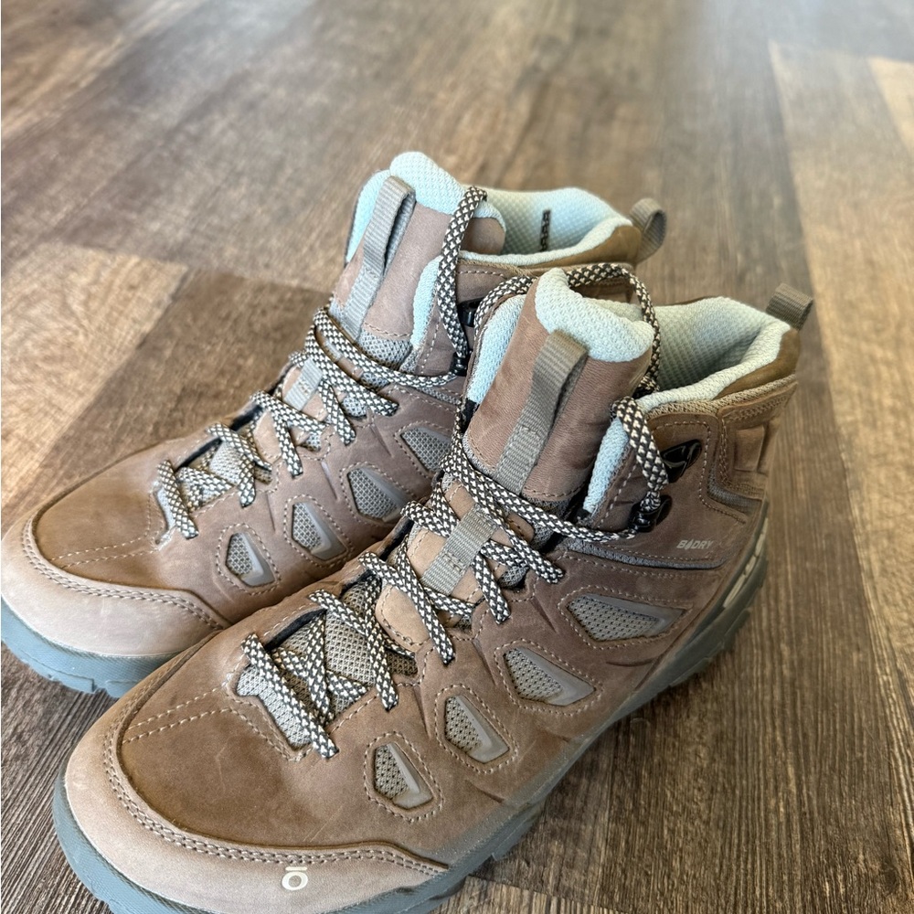 Women's Lace Up Boots in Brown